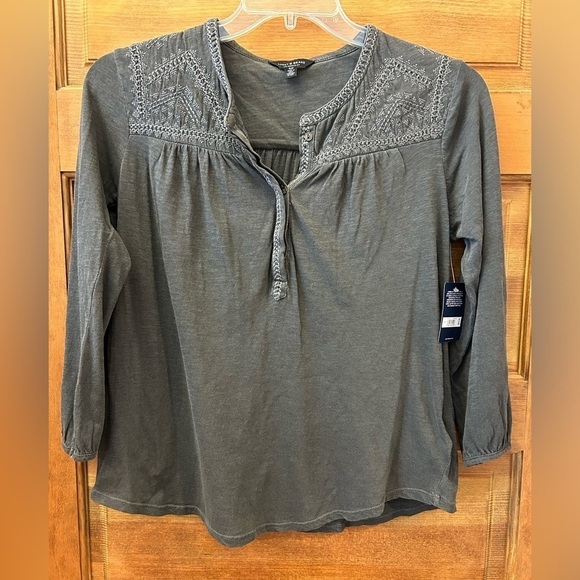 Lucky brand Embroidered V-Neck / NWT charcoal grey blouse top SP - Picture 1 of 13